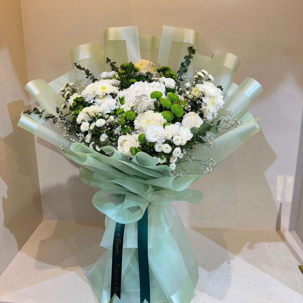✨ White & Green  Elegant Bouquet ✨