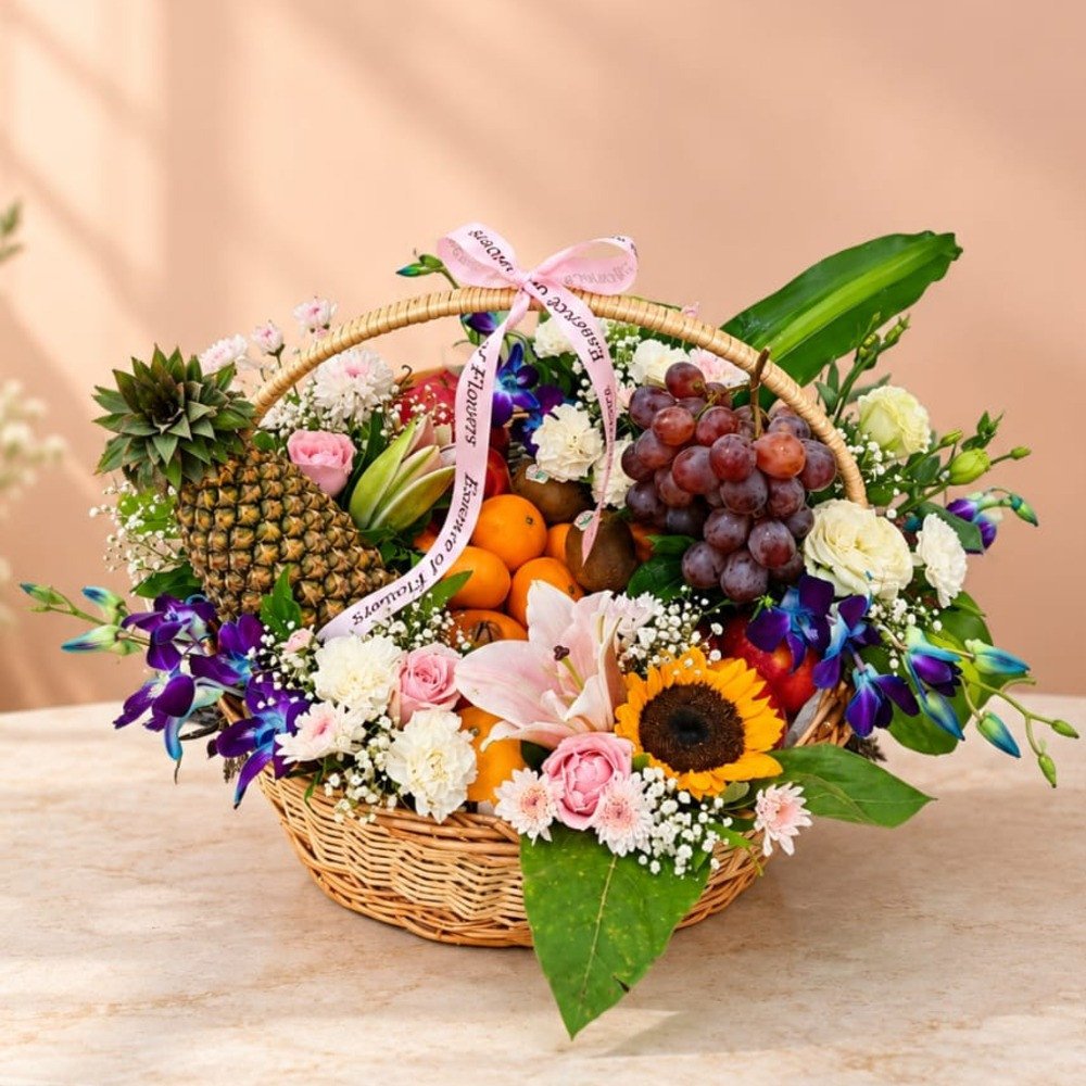 🍍 Luxury Fruit & Flower Basket